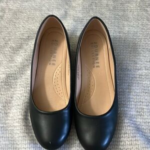 Journee Collection Women’s Shoes Size 8